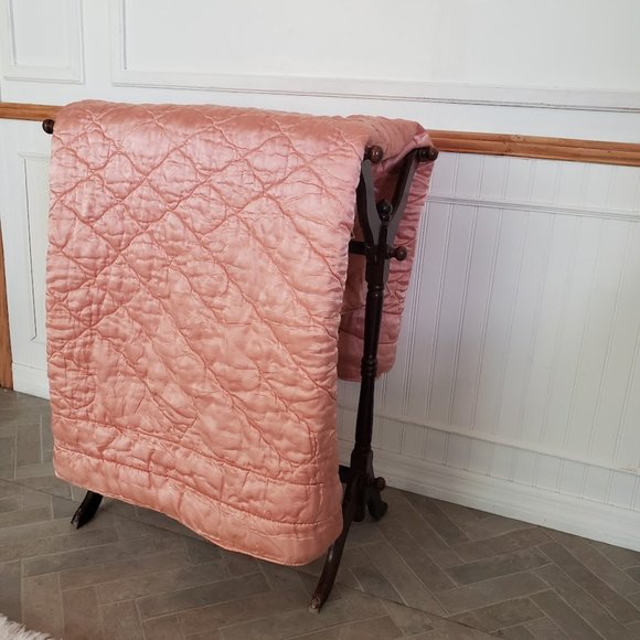 Lockport Vtg Quilted SATIN Comforter Blanket 66 x 85 Twin Pink Peach Thick Warm - Picture 3 of 16
